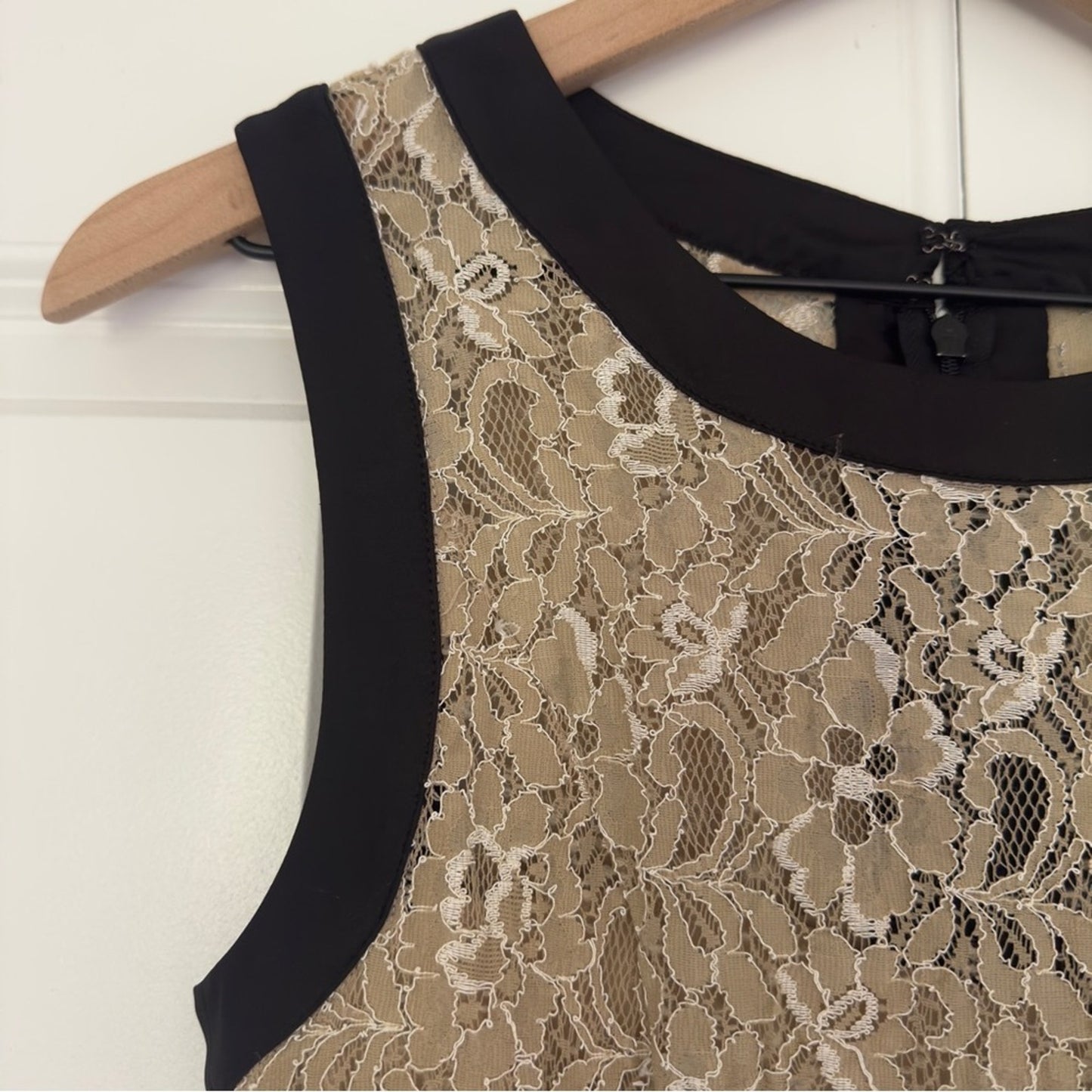 Max and Cleo Lace Mini Dress Sleeveless Tan Black Contrast Lined Zip Up Zipper 8