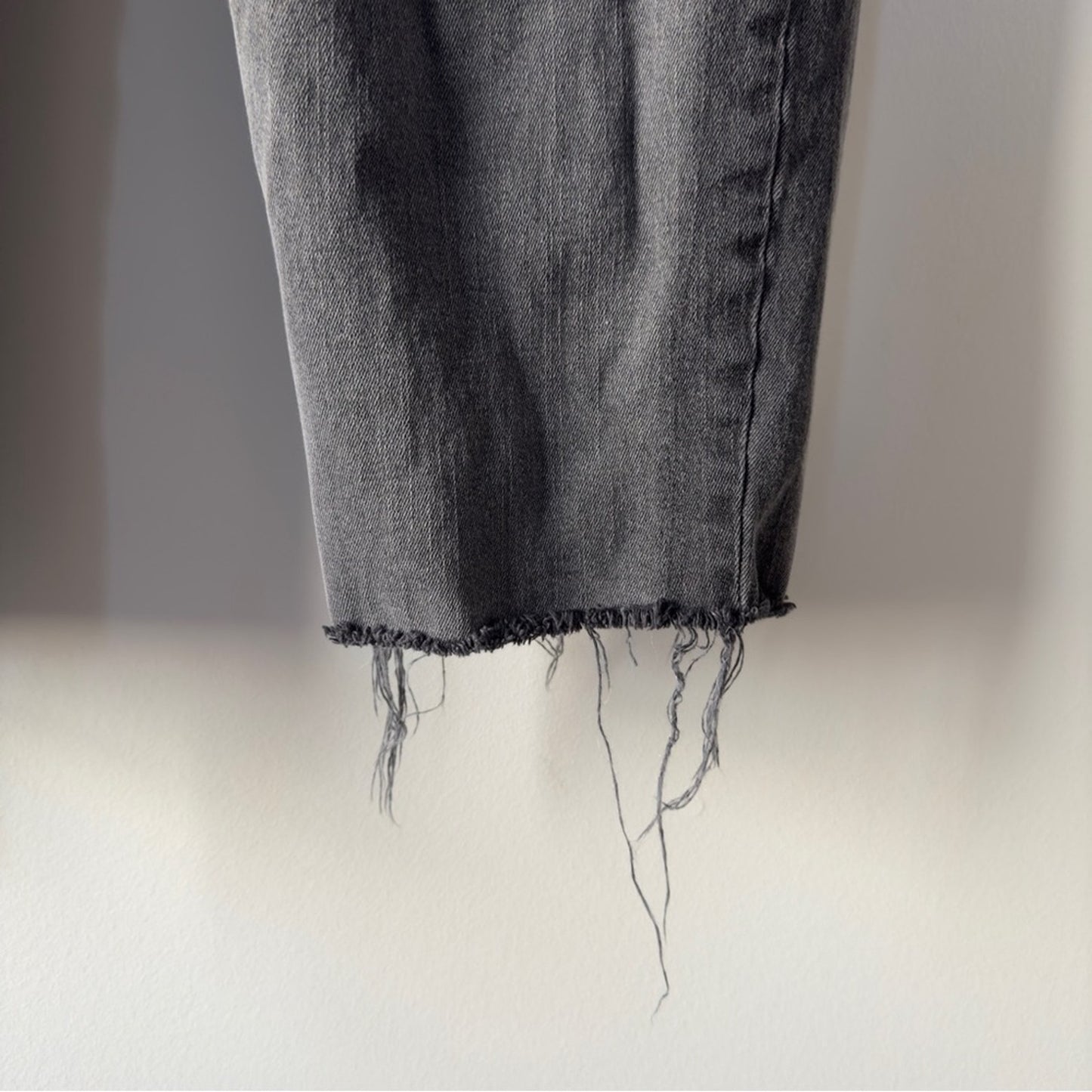 Madewell Classic Straight Jean Gray Jeans denim raw hem zip button pockets EUC