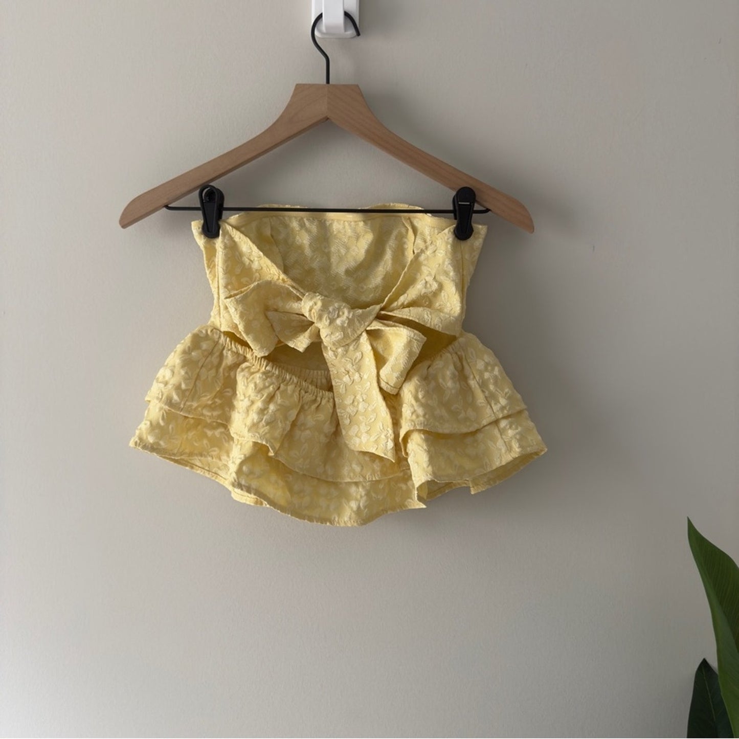 Shein Strapless Floral Jacquard Top Ruffle Peplum Tie Bow Back Butter Yellow EUC