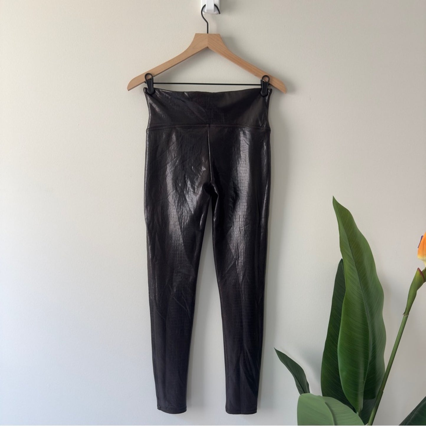 SPANX Croc Shine Leggings in Brown/Black High-Waisted Sleek Form-Fitting stretch
