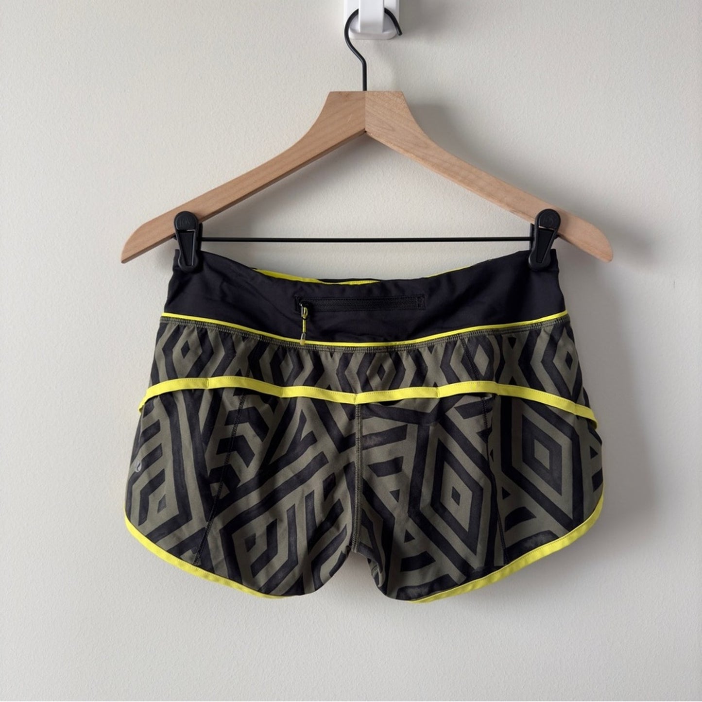 Lululemon Run Times Short *4-way Stretch Chevron Shuffle Fatigue Green Black Pea