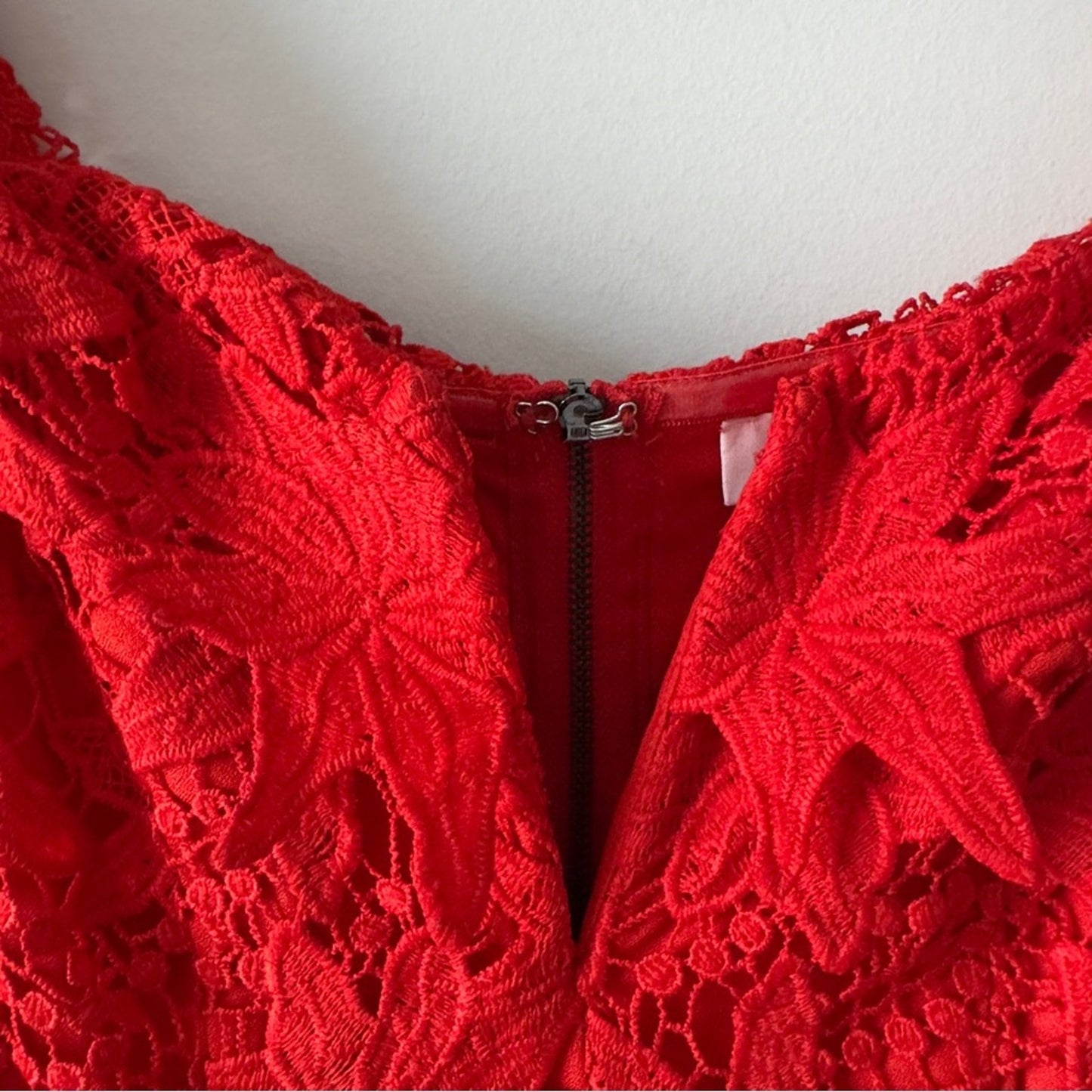 Revolve ASTR the Label Scarlet Lace Dress Off the Shoulder floral lined mini EUC