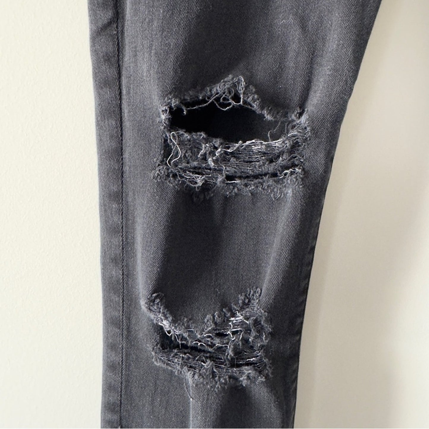 Current/Elliott The Stiletto Jeans in Jet Black Destroy Skinny Distressed crop