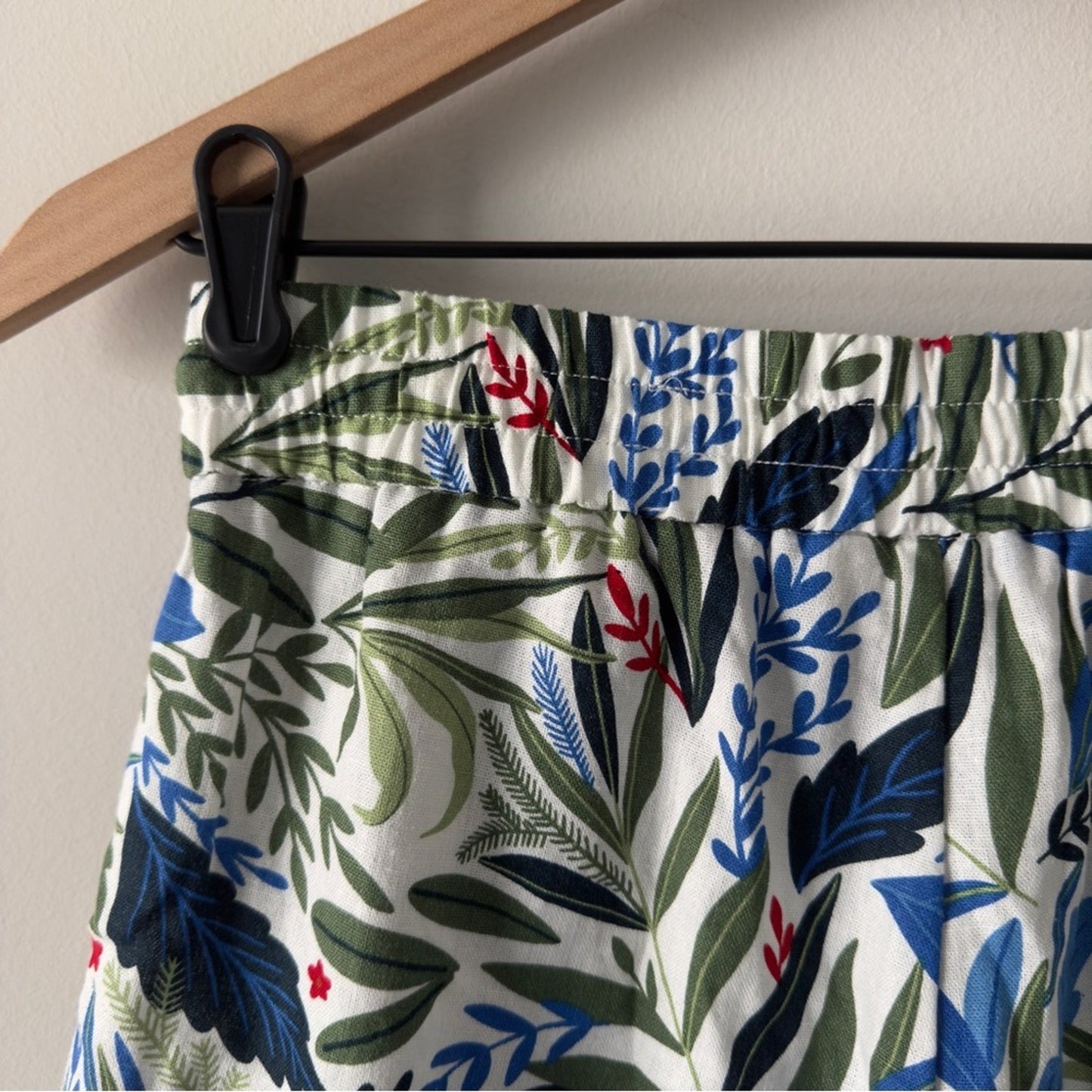 Joie Linen blend Green and Blue Leaf Print Women's Shorts rope tie drawstring 2