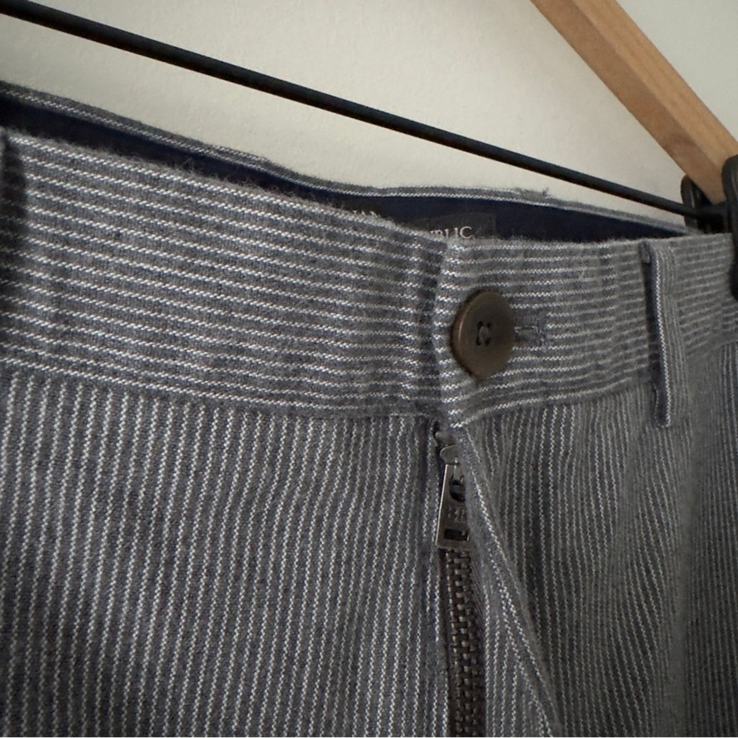 Banana Republic Aiden Pant Slim Fit Men's Gray Pants white pinstripe zip button