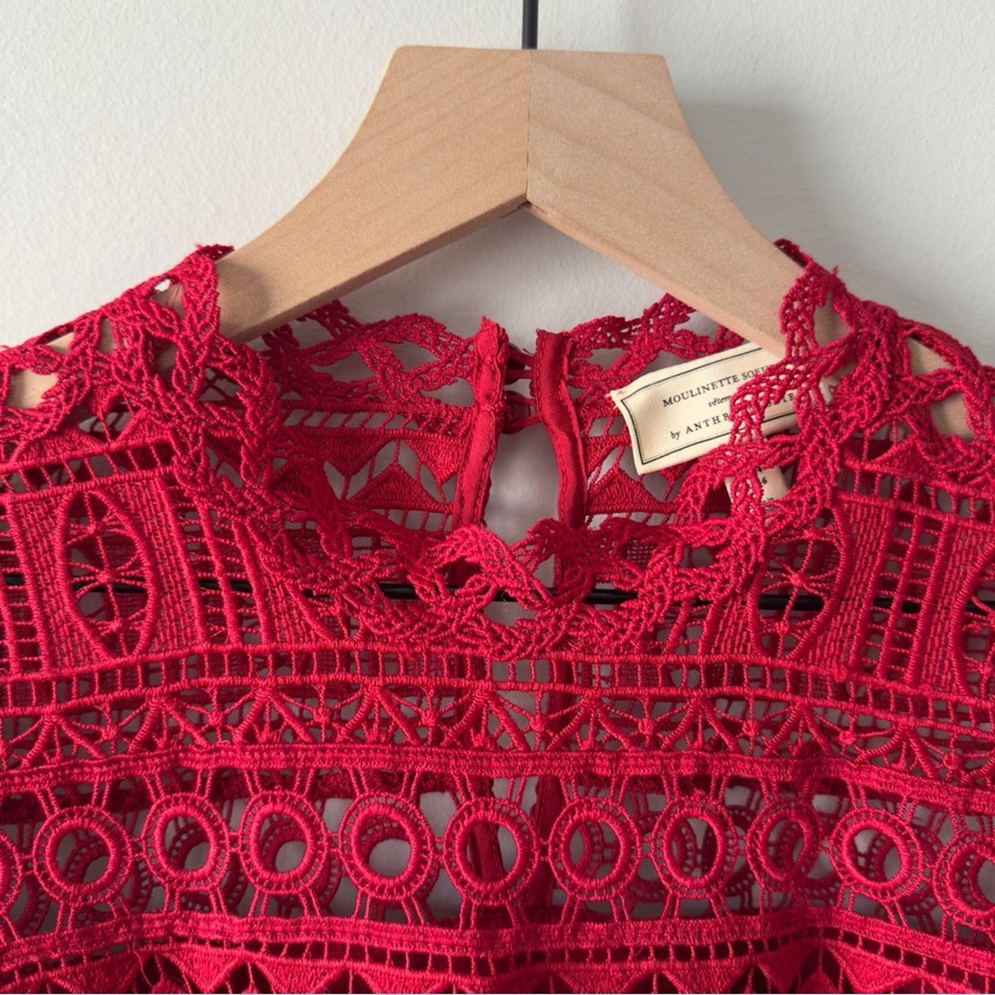Moulinette Soeurs by Anthropologie red Lace peplum Blouse 3/4 sleeve keyhole EUC