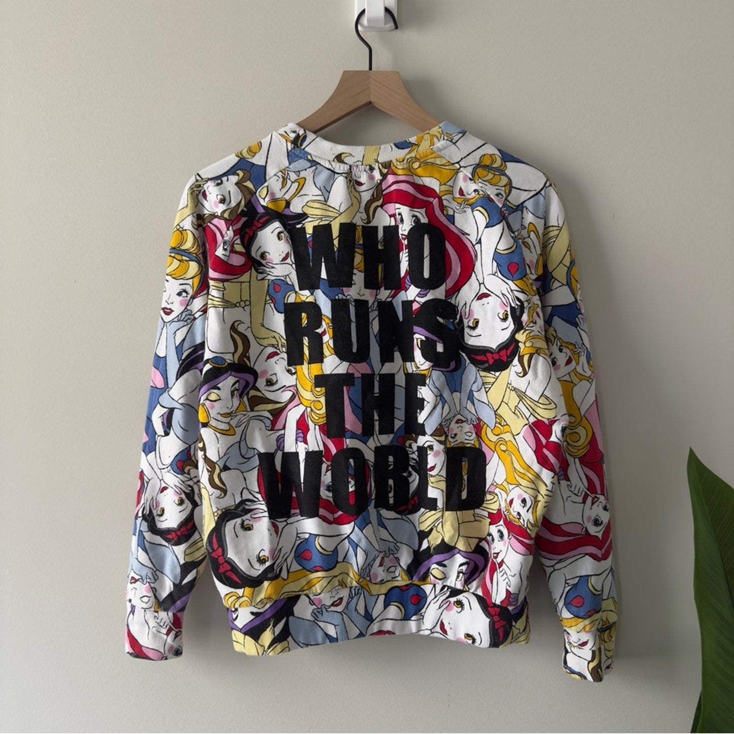Disney ElevenParis “Who Runs the World” Colorful Princess Character Sweatshirt M