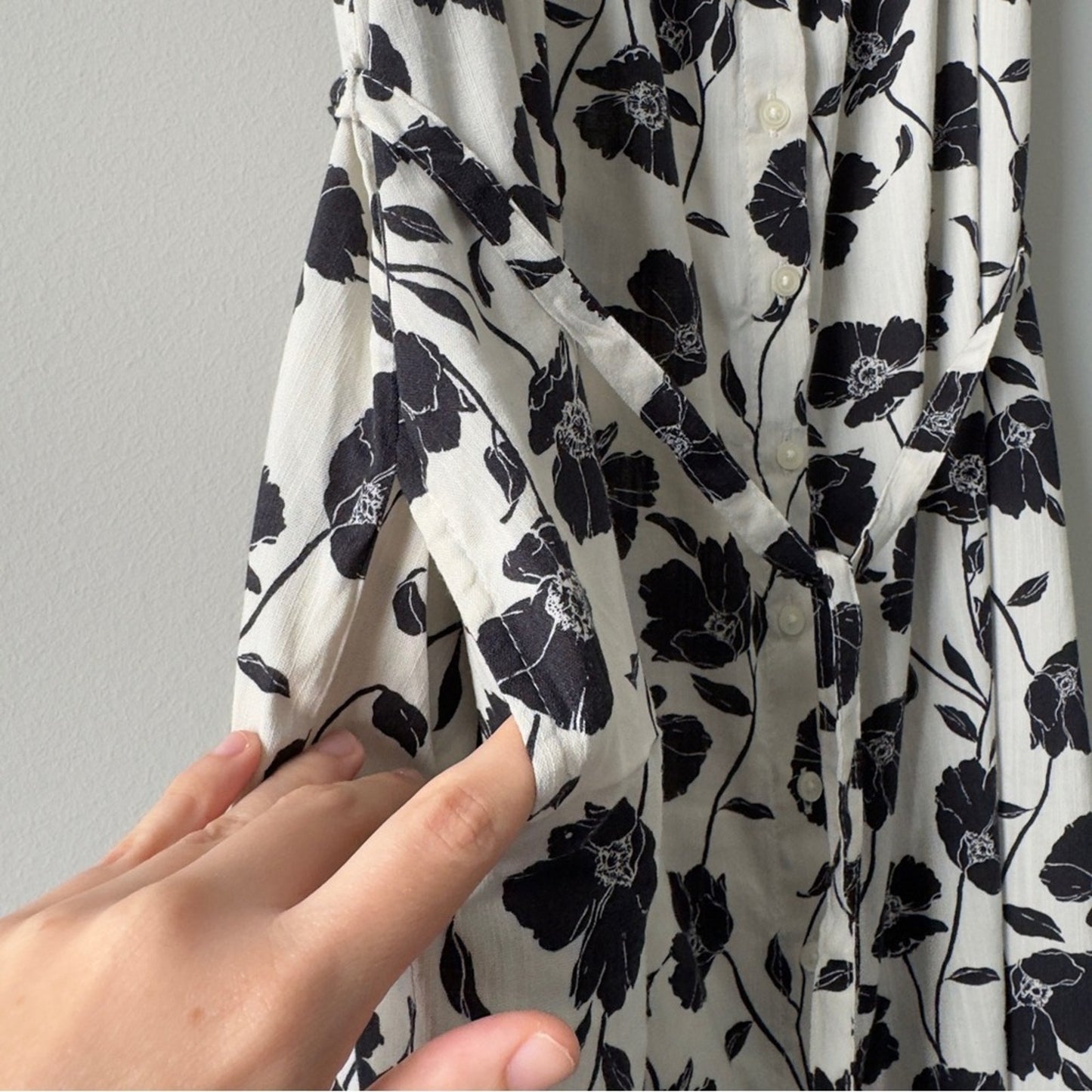 GAP Tie-Waist Scoopneck Midi Dress in White Black Floral Button Down Front M NWT