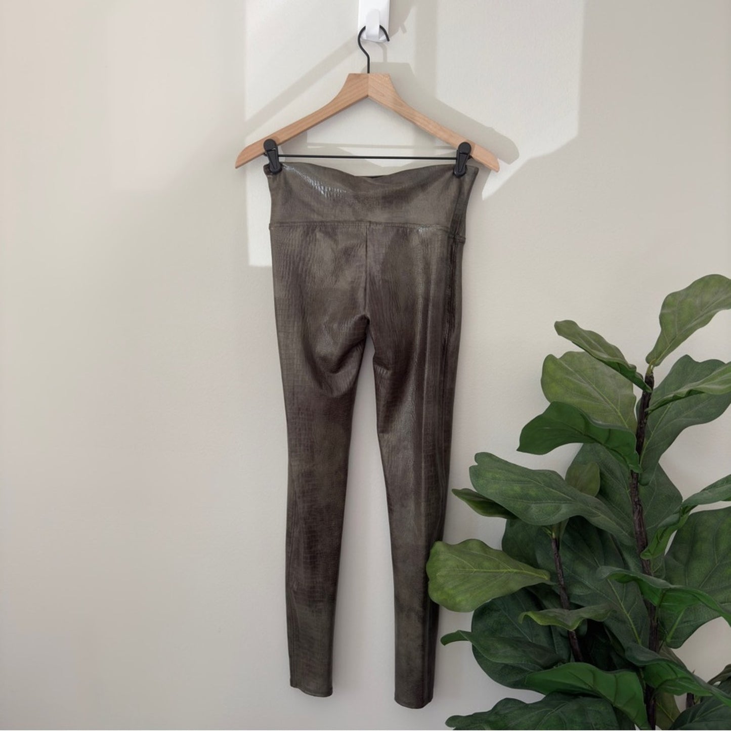 Spanx Reptile Skin Snakeskin Athletic Leggings Stretch High Waist Athleisure EUC