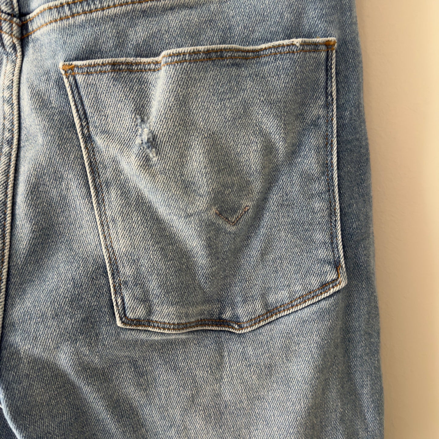 Hudson High Rise Zoeey Straight Crop Jeans raw hem distressed knees zip pockets