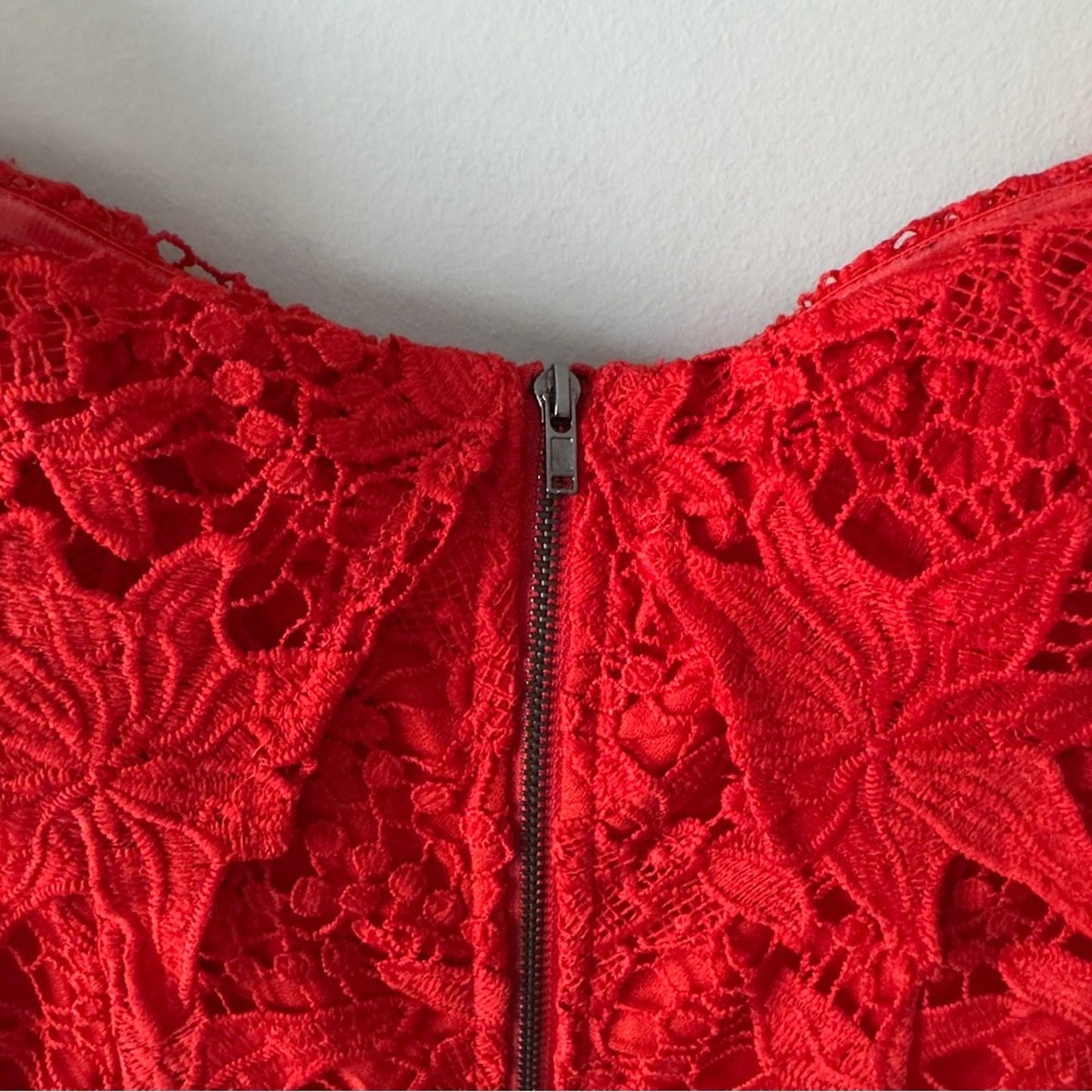 Revolve ASTR the Label Scarlet Lace Dress Off the Shoulder floral lined mini EUC