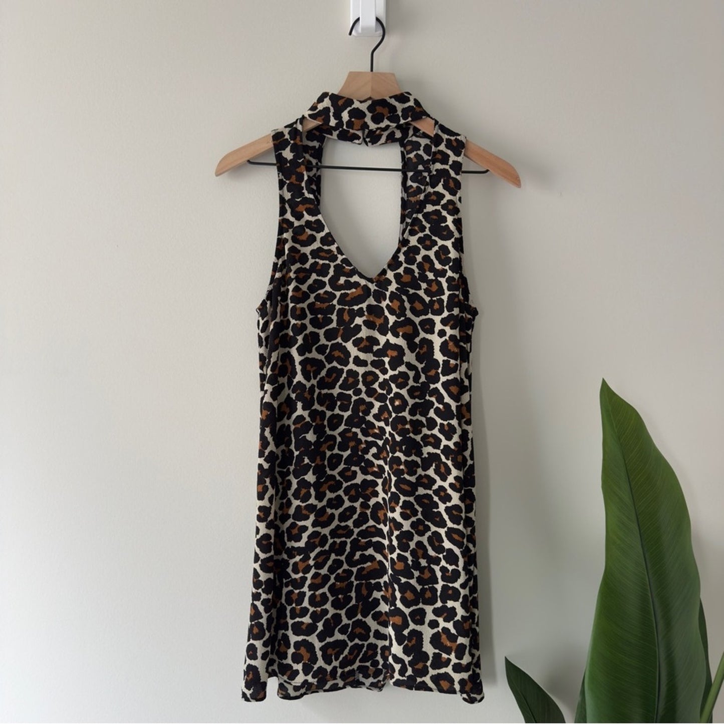 Show Me Your Mumu animal print cut out Halter neck Sheath Dress mini leopard EUC