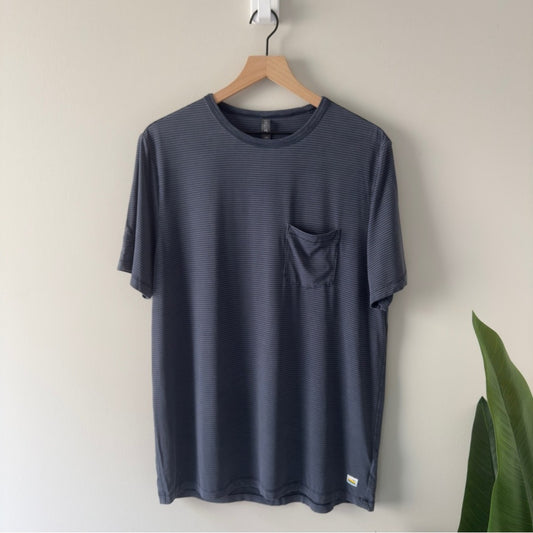 Vuori Linear Tech Tee in Ink Striped Short Sleeve Shirt T-Shirt Pocket Stretch L