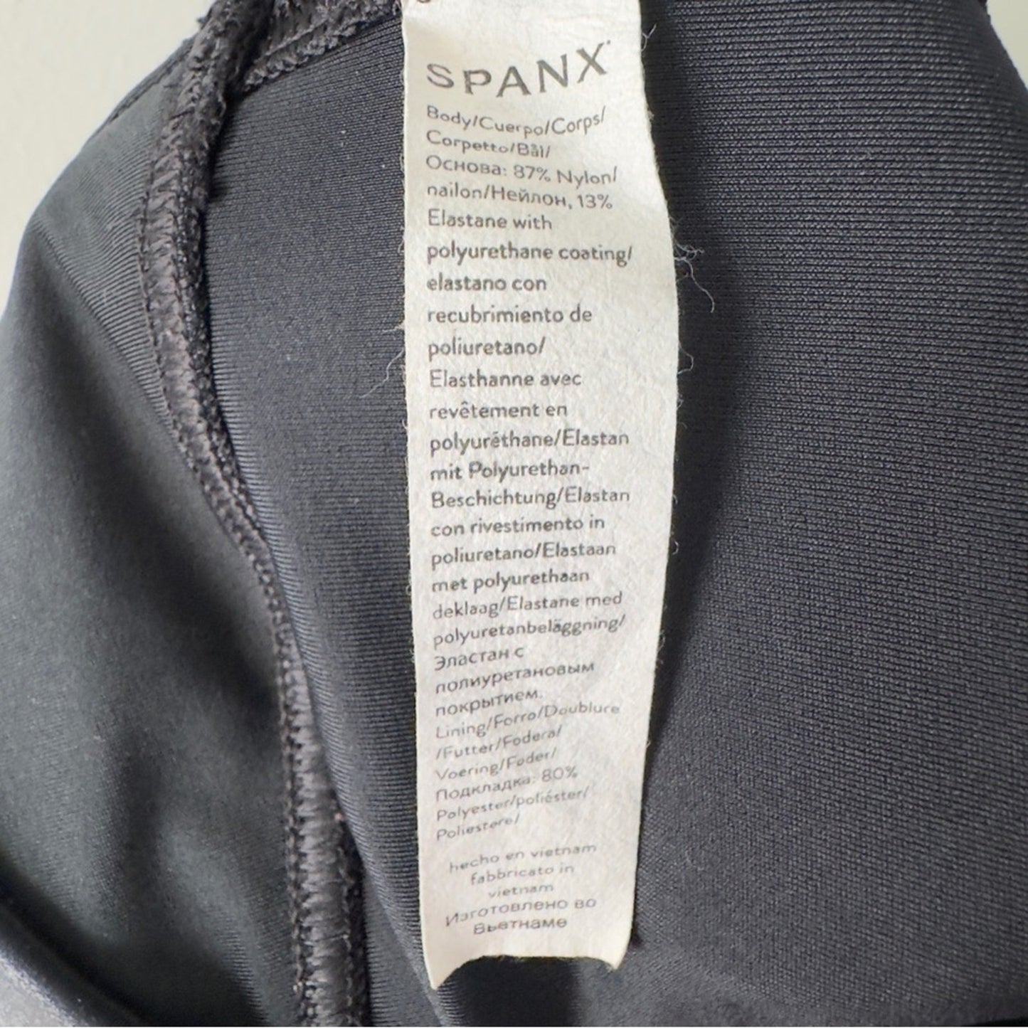 SPANX Sleek Black Leggings Faux Leather pleated texture athletic Athleisure EUC