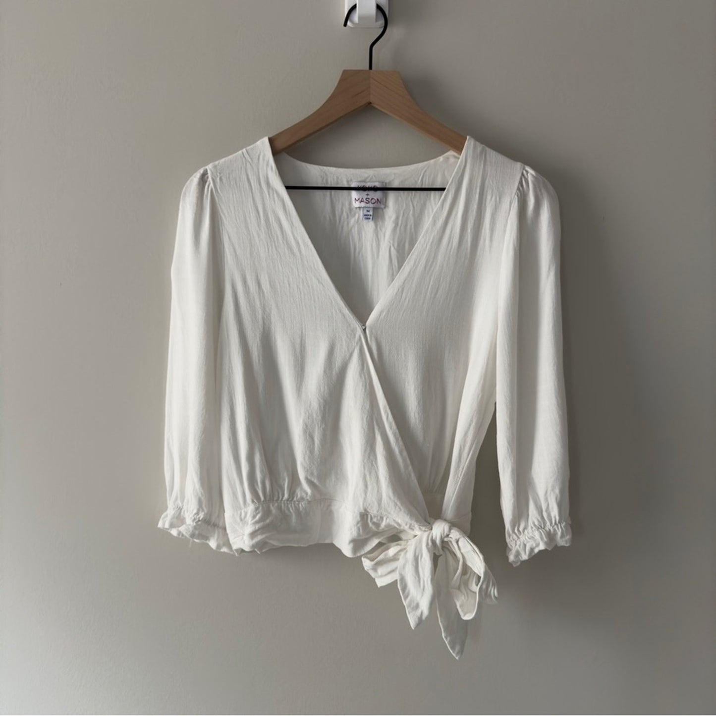 Koko + Mason White Cropped Wrap Top 3/4 sleeve snap v-neck crop tie bow solid M