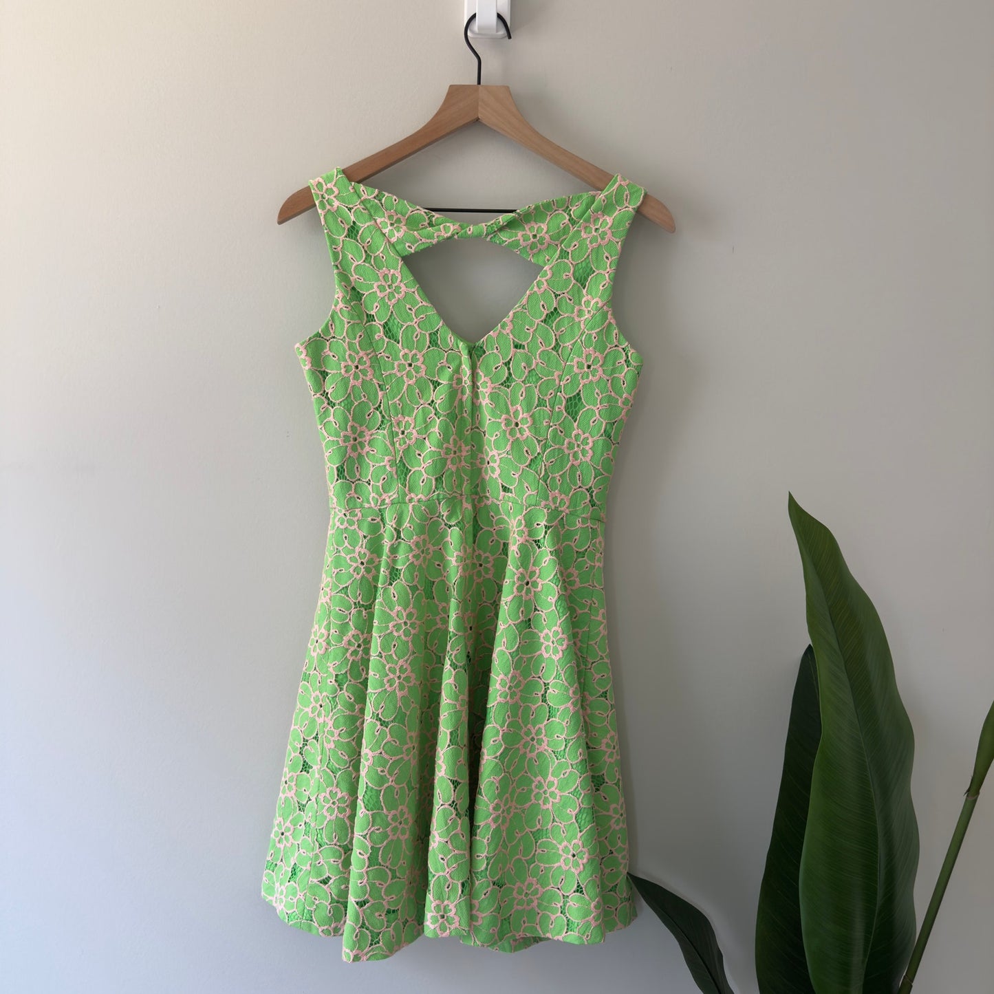 Lilly Pulitzer Green Floral Lace Mini Dress Mini A-Line Summer V-Neck Preppy EUC