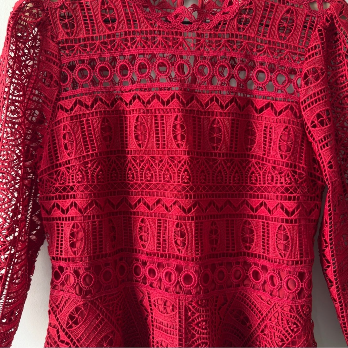 Moulinette Soeurs by Anthropologie red Lace peplum Blouse 3/4 sleeve keyhole EUC