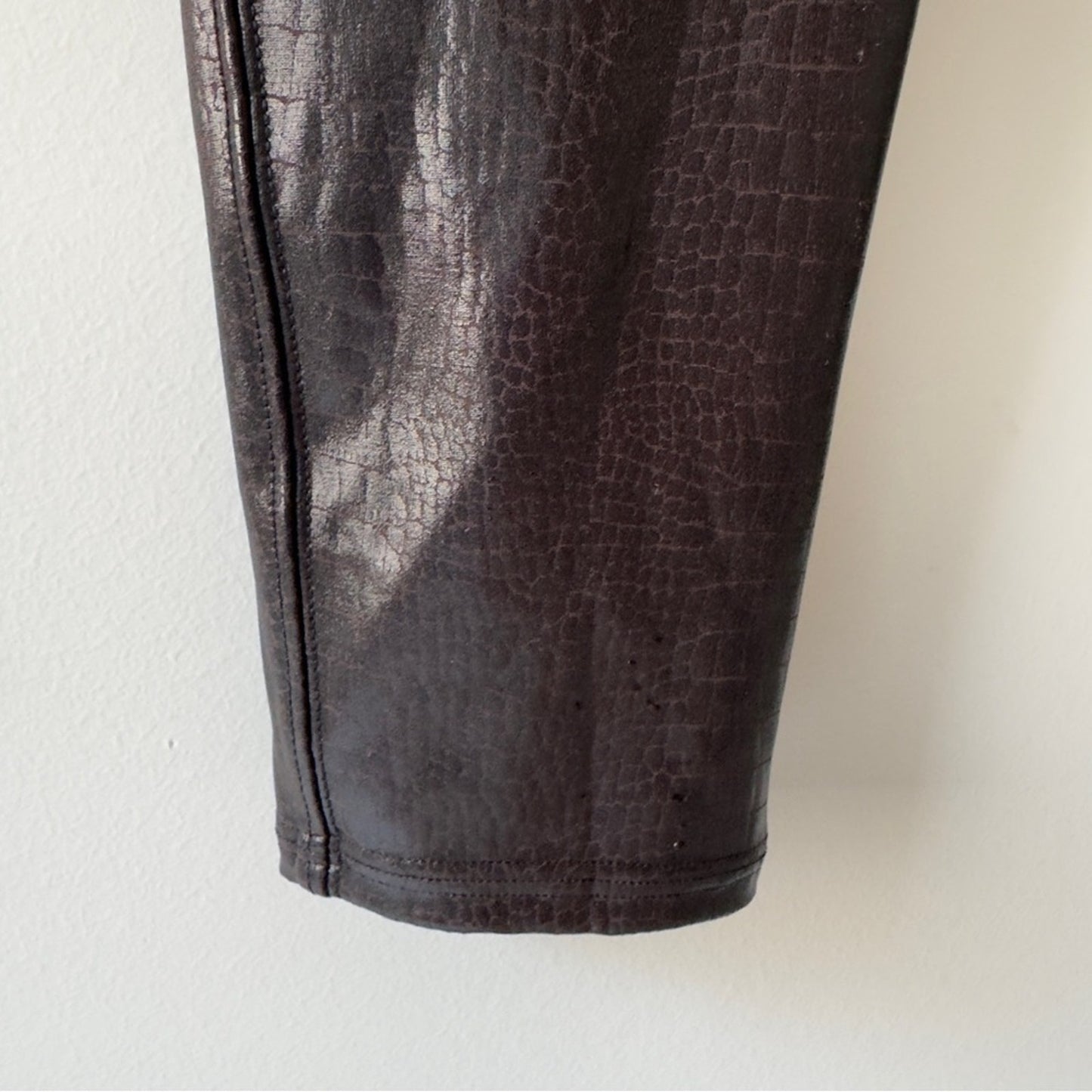 SPANX Croc Shine Leggings in Brown/Black High-Waisted Sleek Form-Fitting stretch