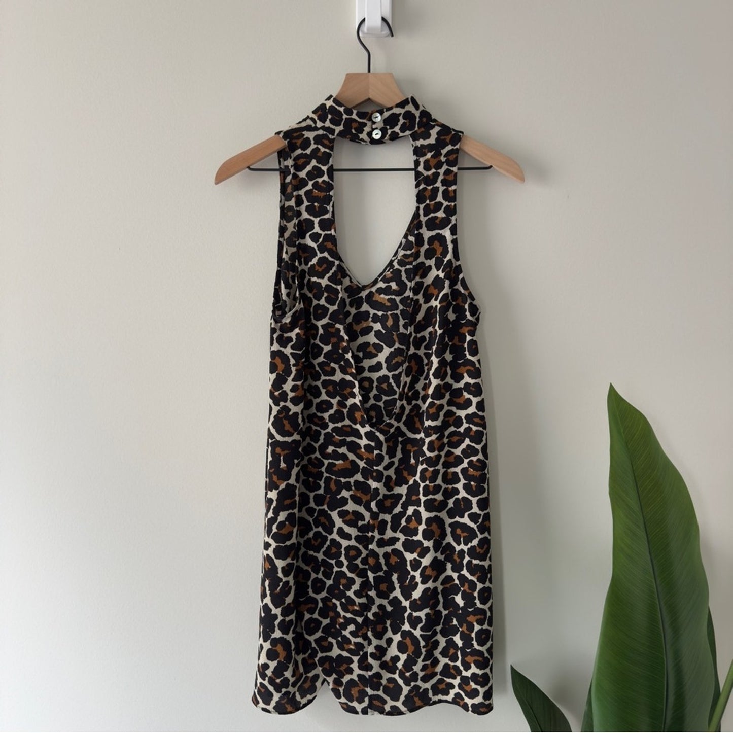 Show Me Your Mumu animal print cut out Halter neck Sheath Dress mini leopard EUC