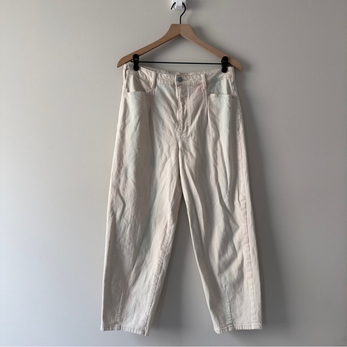 Pilcro and the Letterpress Anthropologie faded tie dye jeans mom baggy pleated