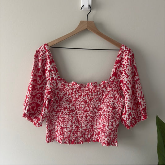 Anthropologie Red White Eyelet Puff Sleeve Smocked Cropped Top stretch floral L