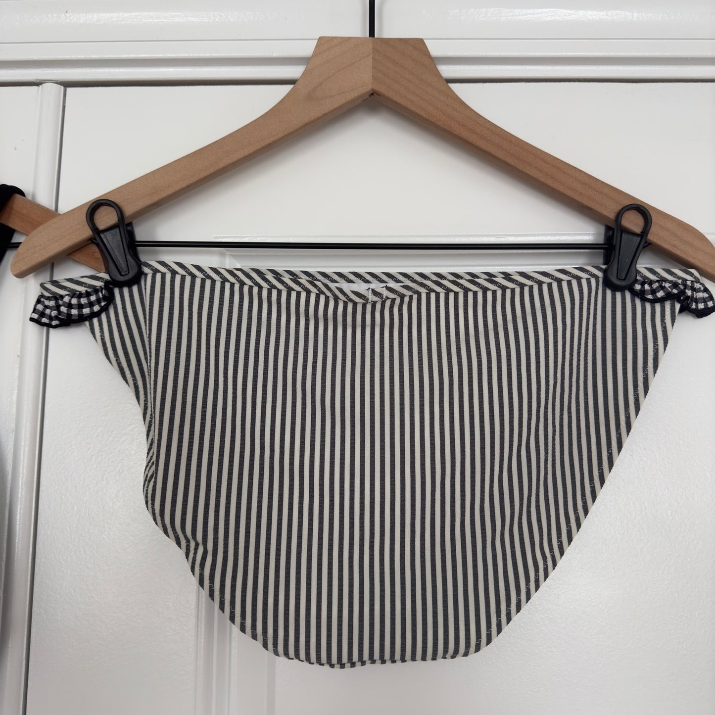 Aerie Bikini Swimsuit Set Triangle Top Striped Ruffle Bottom Black White Padding