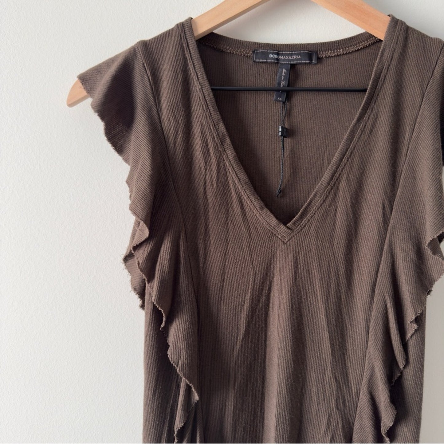 NWOT BCBGMaxAzria ribbed ruffle sides top cap sleeve olive brown v-neck lyocell