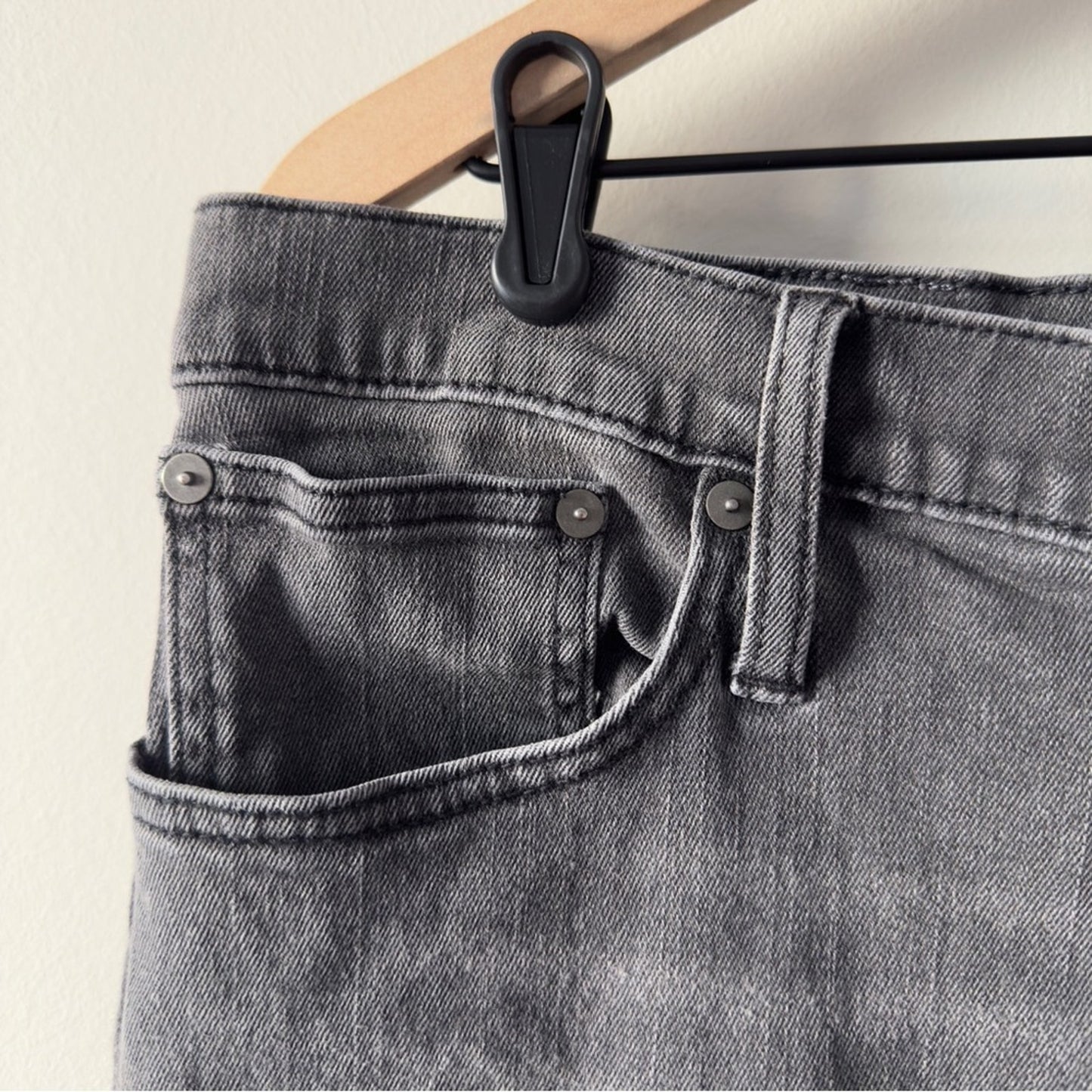 Madewell Classic Straight Jean Gray Jeans denim raw hem zip button pockets EUC