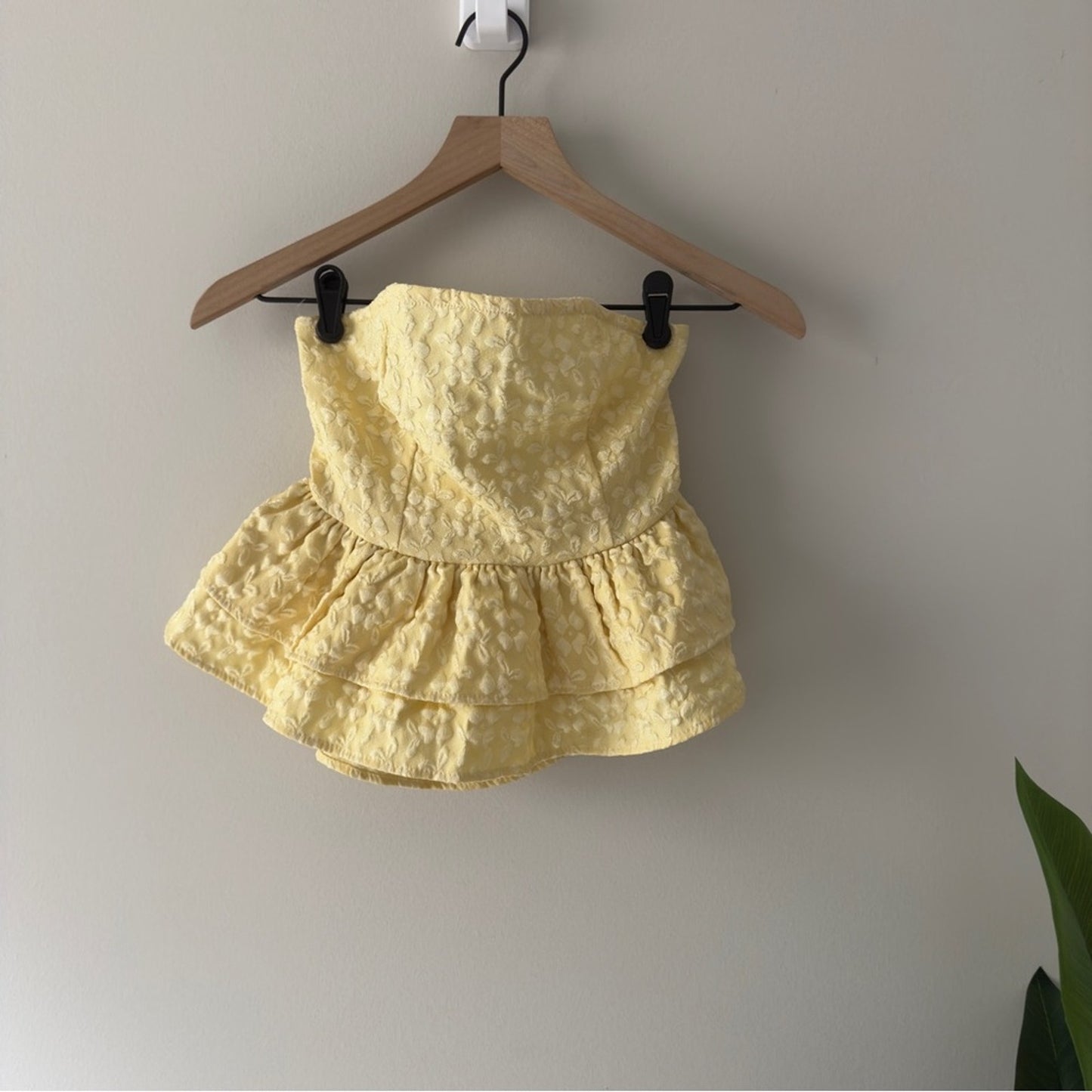 Shein Strapless Floral Jacquard Top Ruffle Peplum Tie Bow Back Butter Yellow EUC