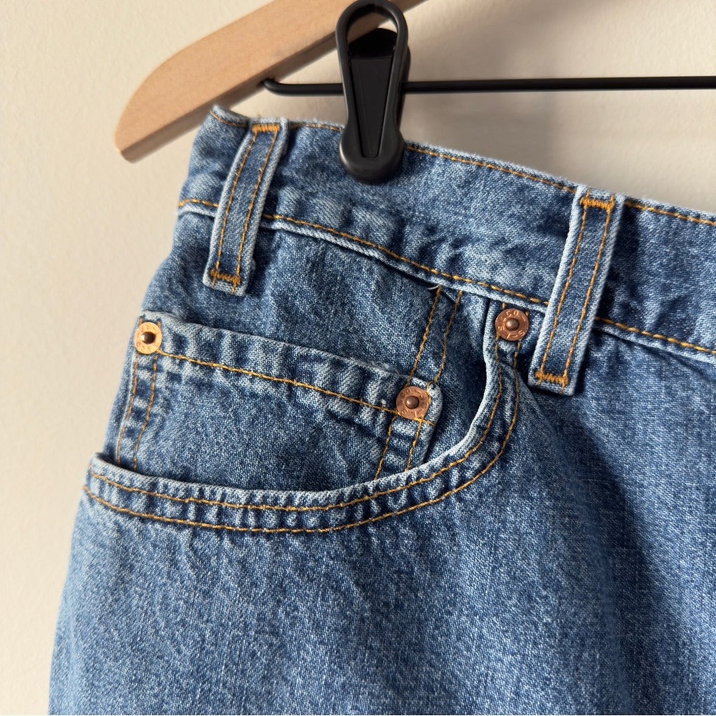 Vintage Levi's 560 Blue Jean Shorts Relaxed Fit 90s zip Button red tab denim 36