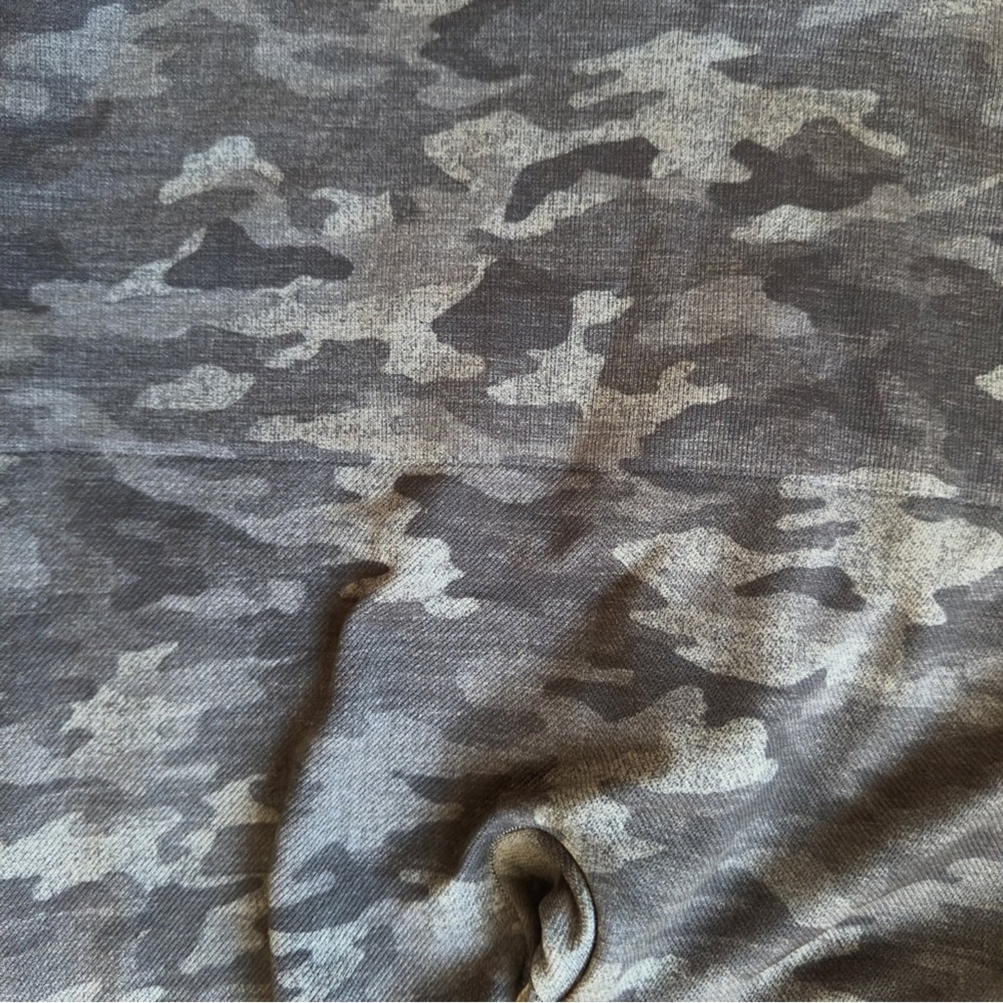 SPANX Gray and Black Camouflage Leggings with High-Rise Waist camo stretch EUC M