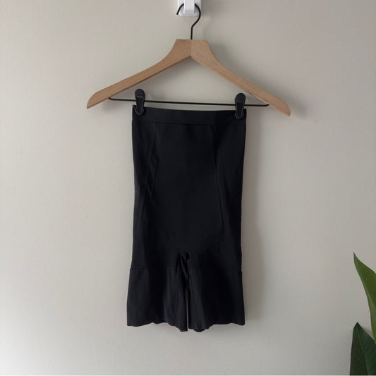 SPANX OnCore High-Waisted Mid-Thigh Short in very black Shapewear Shorts Medium