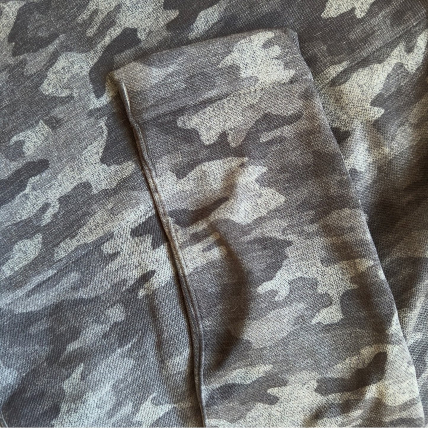 SPANX Gray and Black Camouflage Leggings with High-Rise Waist camo stretch EUC M