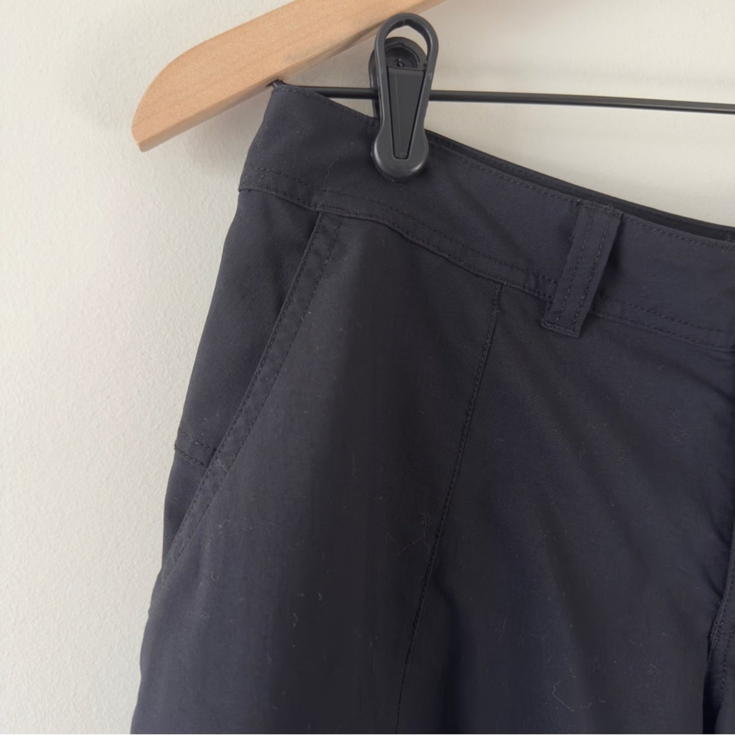 Patagonia Women's Black Bermudas zip zipper button hike hiking athletic active 4