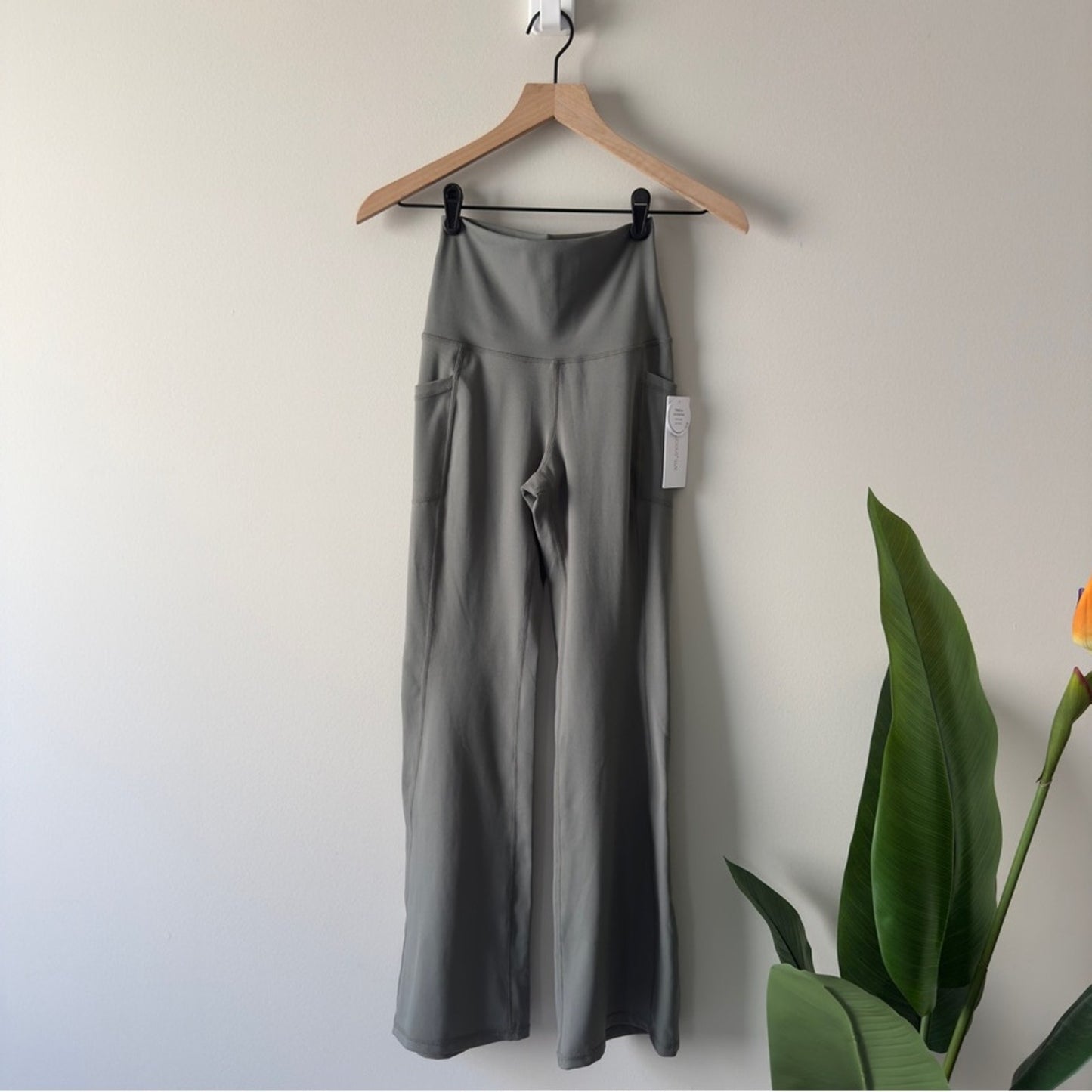 Yogalicious Lux Tribeca 7/8 Flare Pants in Mulled Basil stretch mid waist rise S