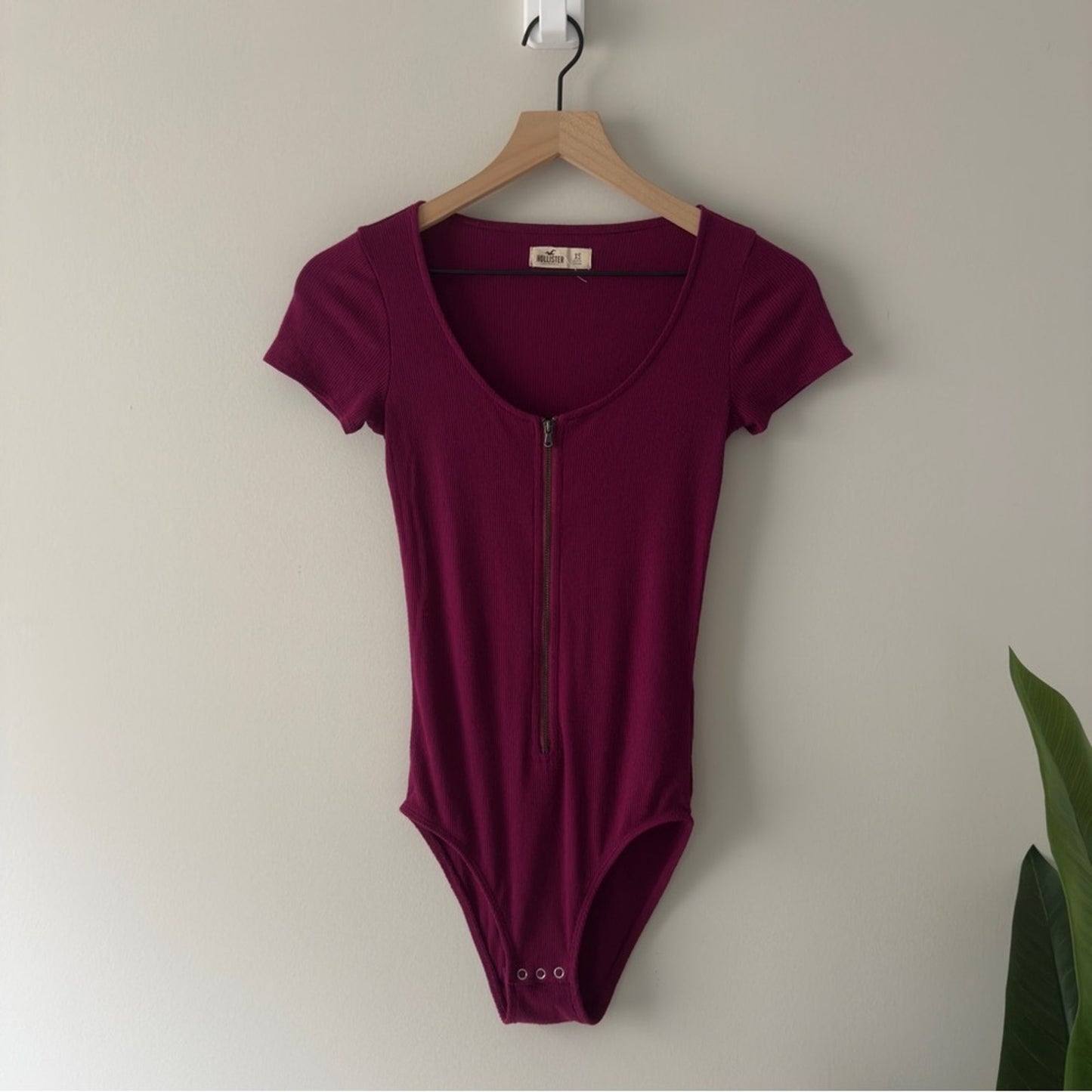 Hollister 3/4 Zip Ribbed Bodysuit Burgundy Purple Short sleeve round neck snaps