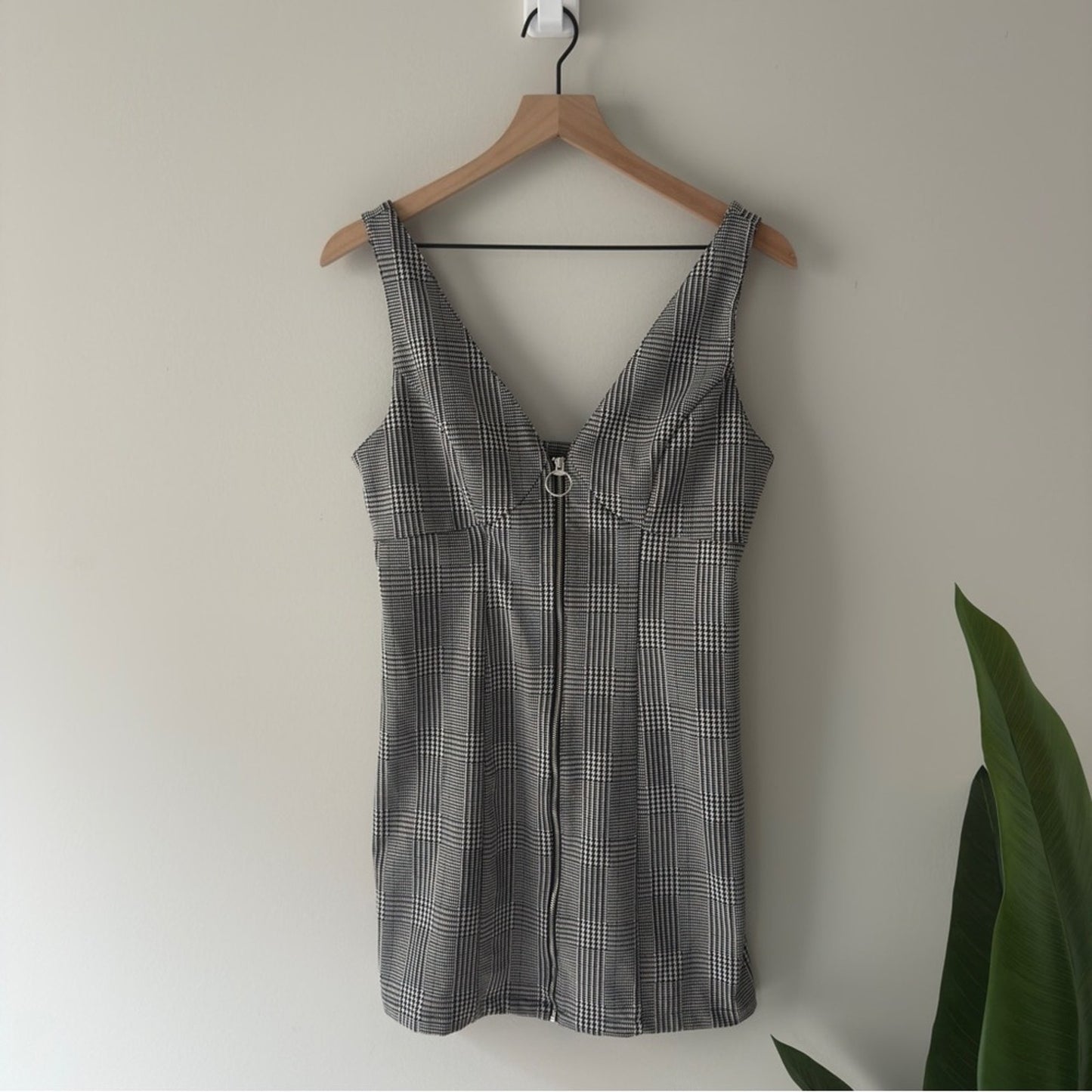Love Tree Pinafore Plaid Black White mini Dress Full Zip Front Circle Zipper EUC