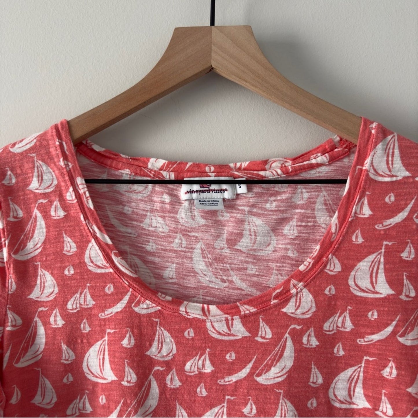 Vineyard Vines Boat Pattern Scoop Neck 3/4 sleeve top slit hem spring summer S