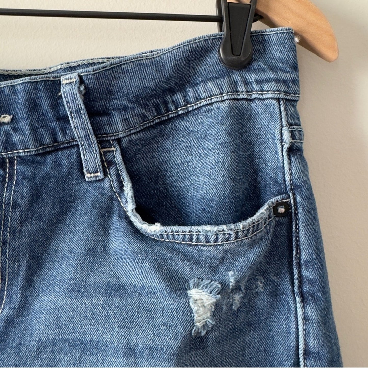 Pilcro and the Letterpress Anthropologie Sequin Embroidered Star-Patterned Jeans
