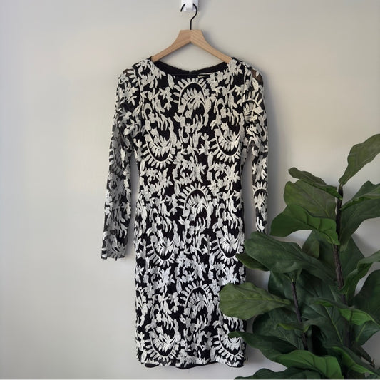 Alice + Olive Mesh Lace Embroidered Long Sleeve Dress Cutout Back Cut Out Zip 10