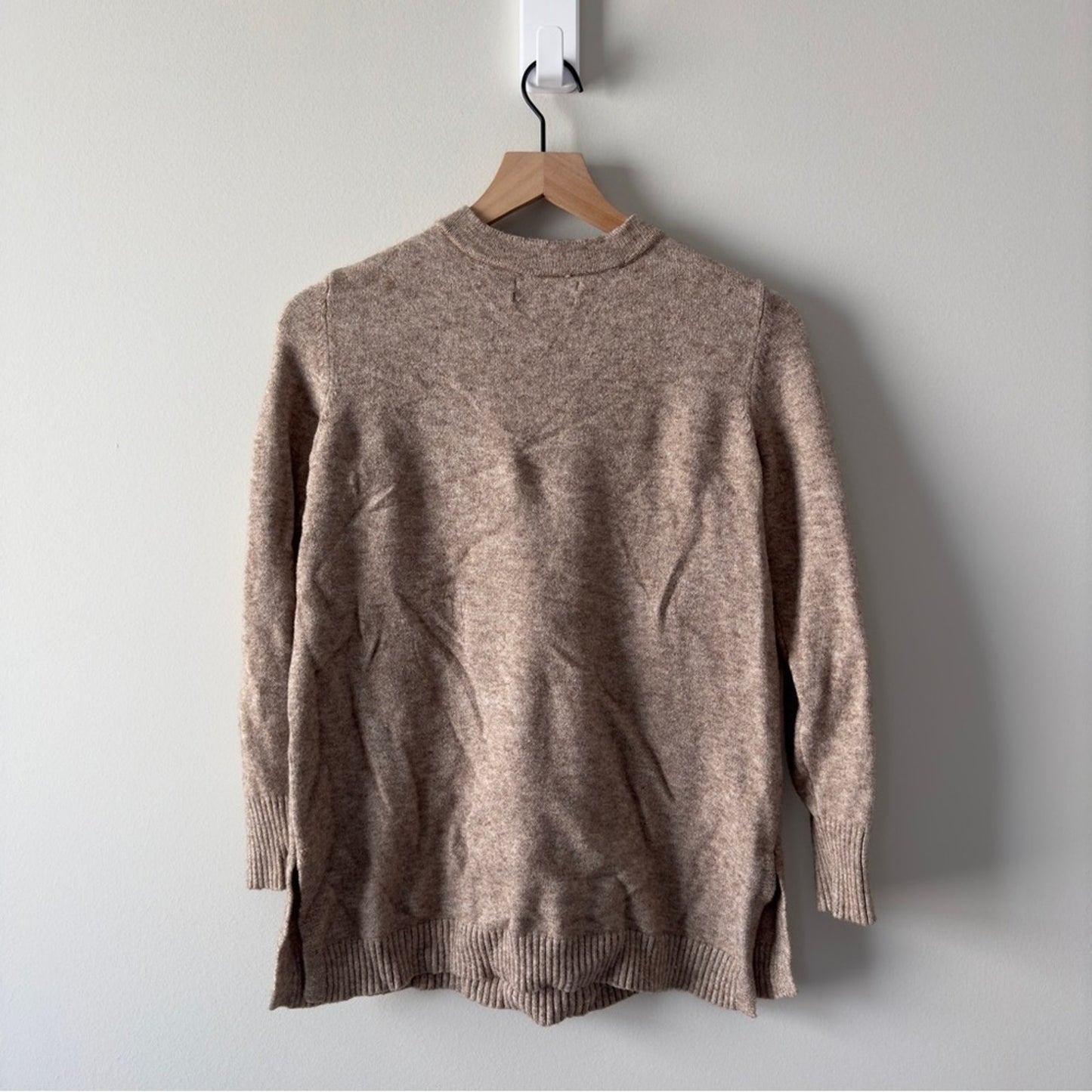 Anthropologie Serena button v-neck sweater ribbed edge long sleeve soft knit S