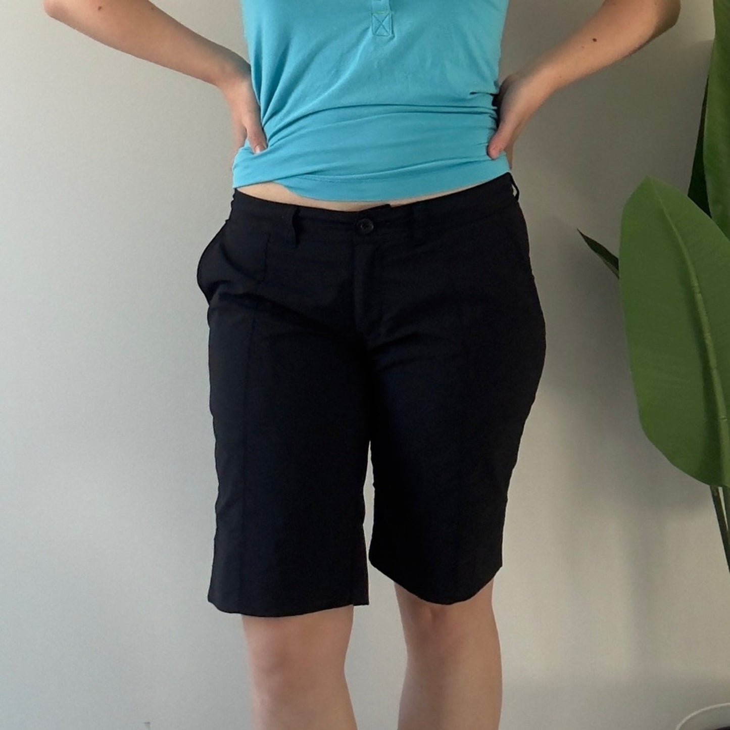 Patagonia Women's Black Bermudas zip zipper button hike hiking athletic active 4