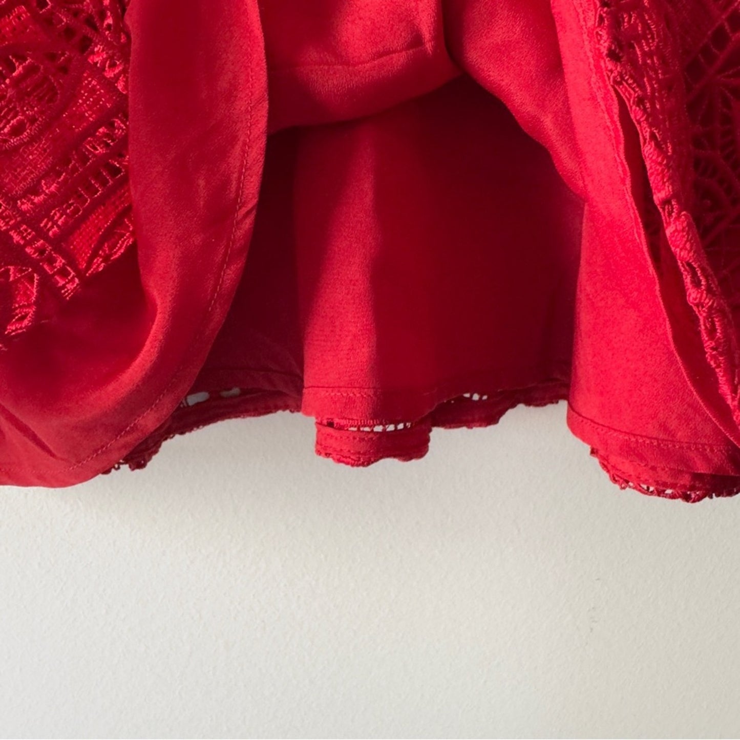 Moulinette Soeurs by Anthropologie red Lace peplum Blouse 3/4 sleeve keyhole EUC