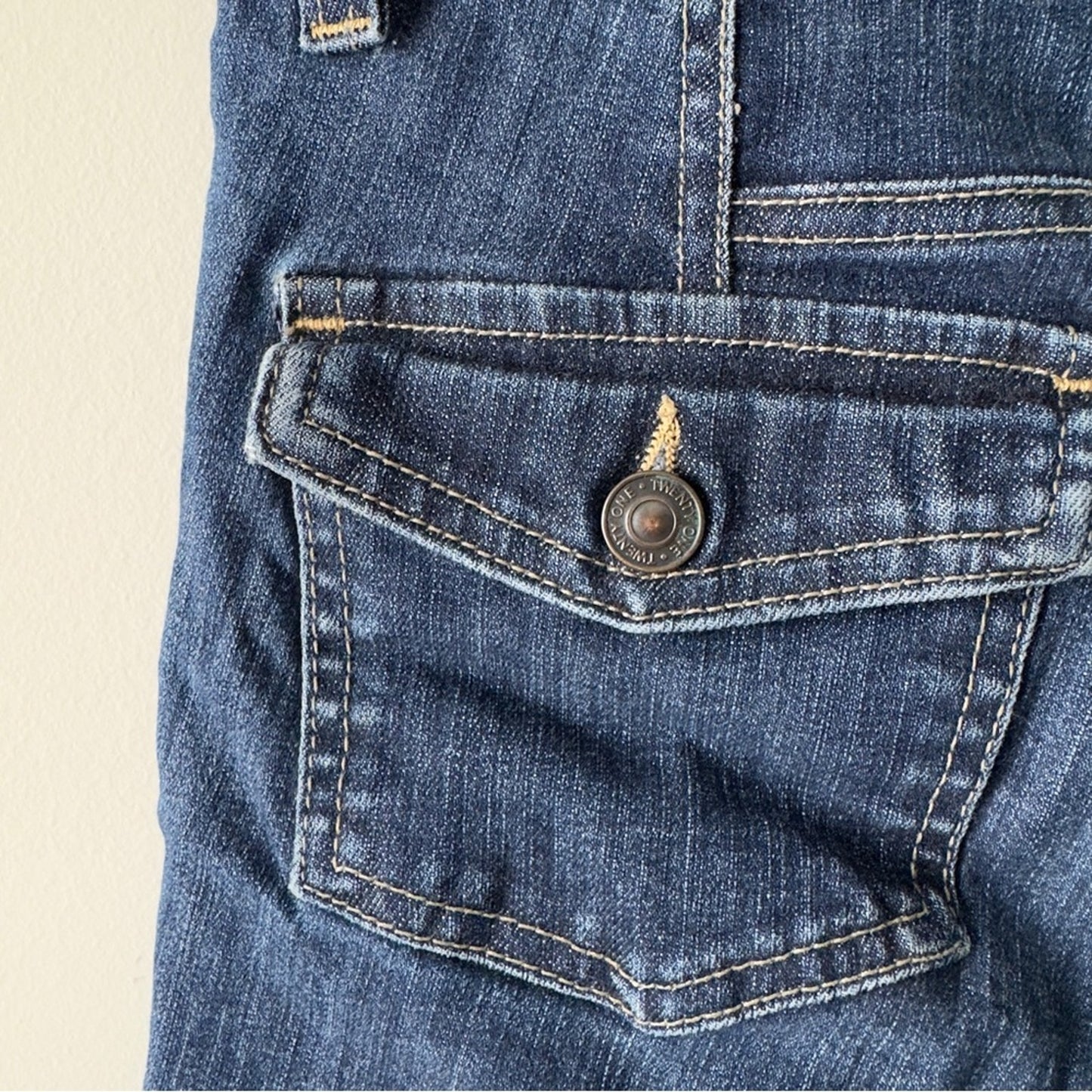 Vintage Y2K Forever 21 Low-Rise Denim Jean Shorts Bermuda 2000s Zip button Dark