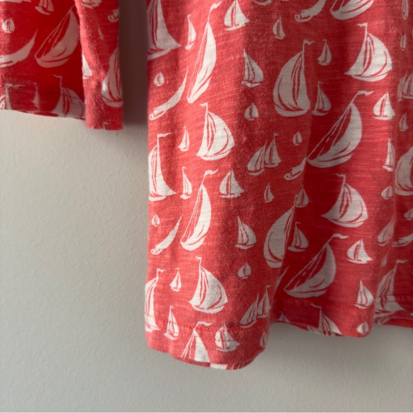 Vineyard Vines Boat Pattern Scoop Neck 3/4 sleeve top slit hem spring summer S