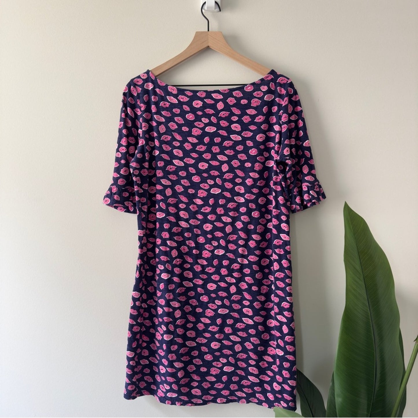 Lilly Pulitzer Somerset Dress Lips Pattern 100% cotton Pink Blue mini ruffle EUC