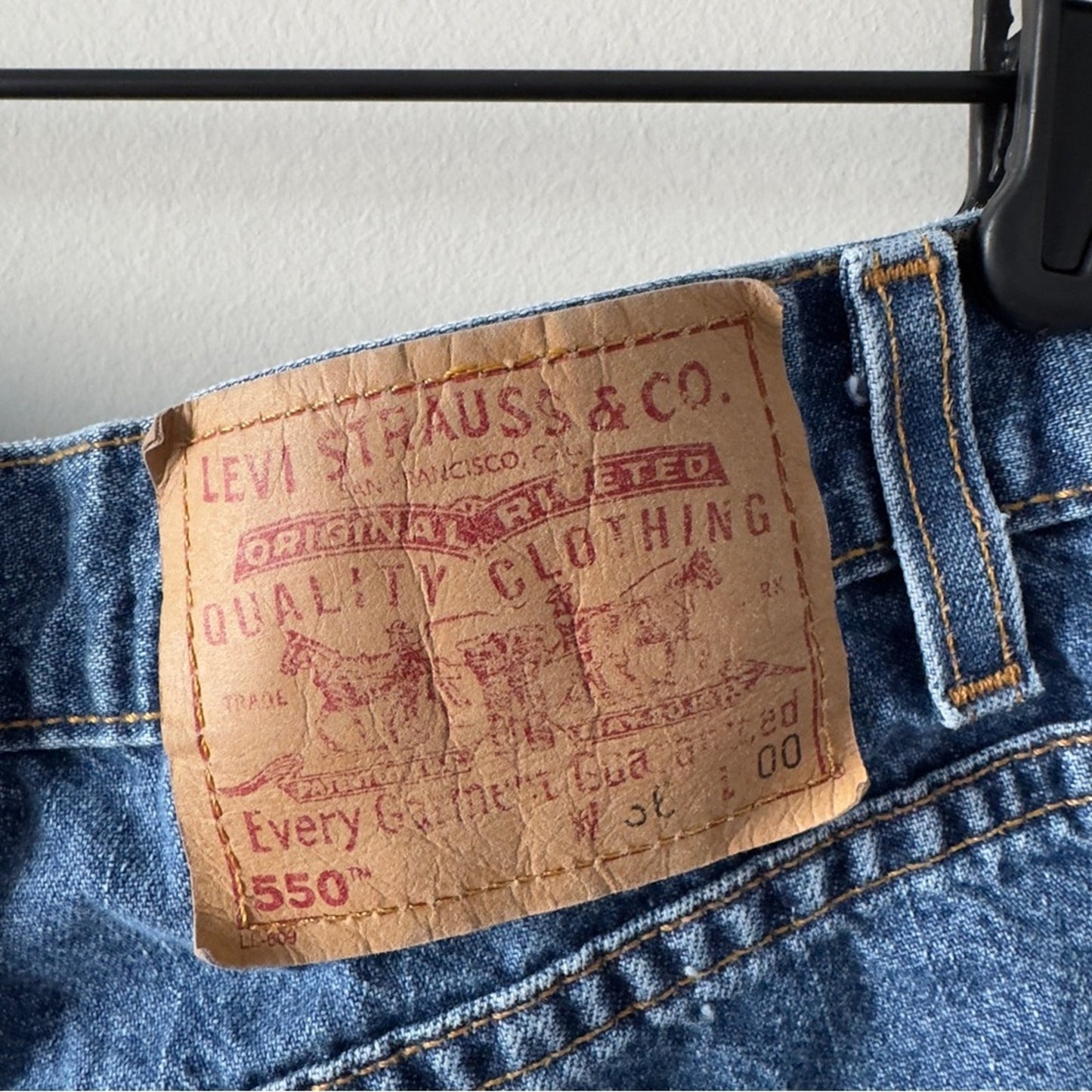 Vintage Levi's 560 Blue Jean Shorts Relaxed Fit 90s zip Button red tab denim 36