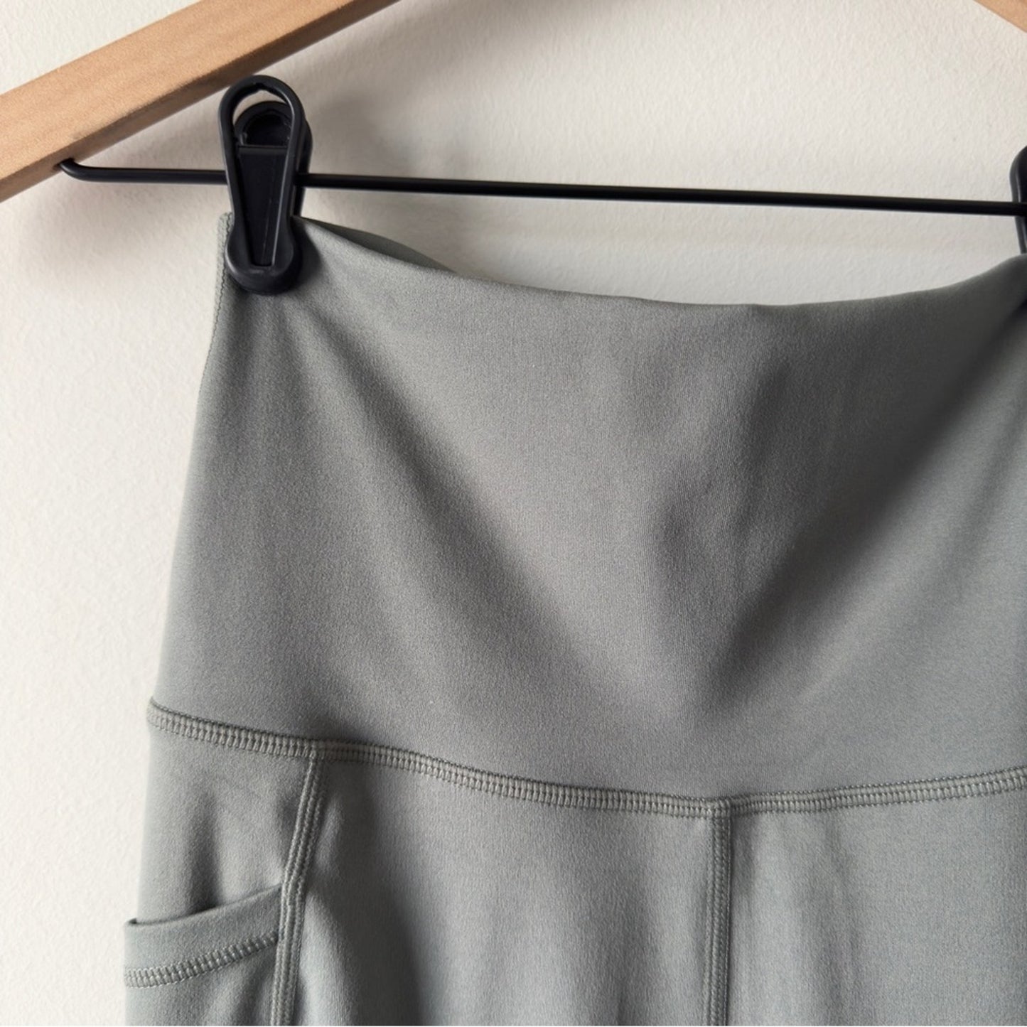 Yogalicious Lux Tribeca 7/8 Flare Pants in Mulled Basil stretch mid waist rise S