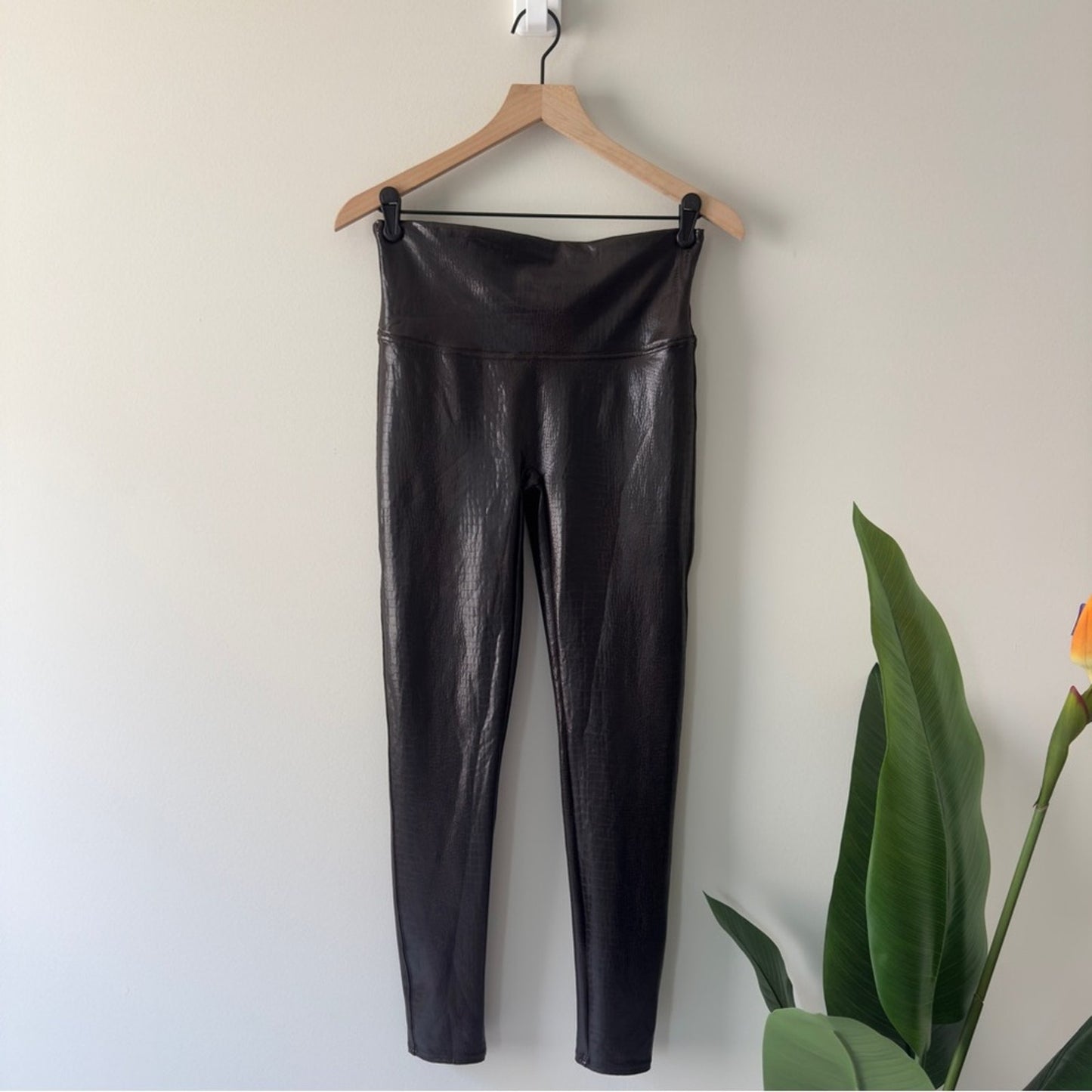 SPANX Croc Shine Leggings in Brown/Black High-Waisted Sleek Form-Fitting stretch