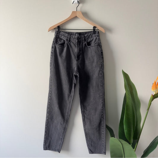 Urban Outfitters BDG Mom Jeans Charcoal 100% Cotton Denim Jean Zipper button EUC